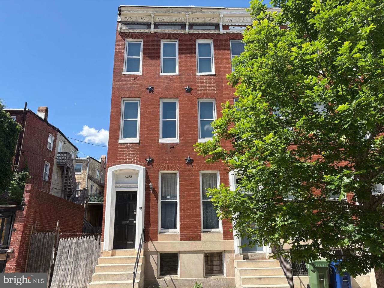 1422 Lombard Street - Photo 1