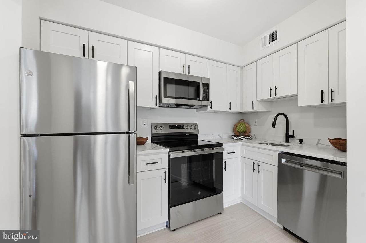 5800 Royal Ridge Drive - Photo 1