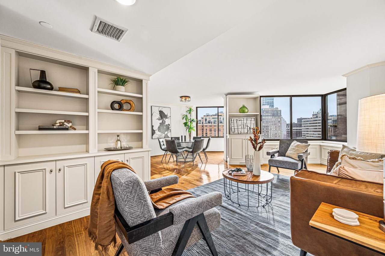 202 Rittenhouse Square - Photo 1