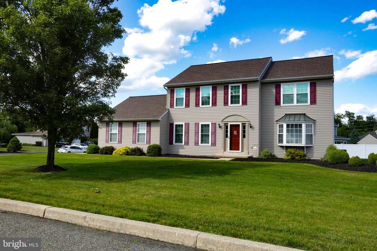 102 Noble Lane - Photo 1