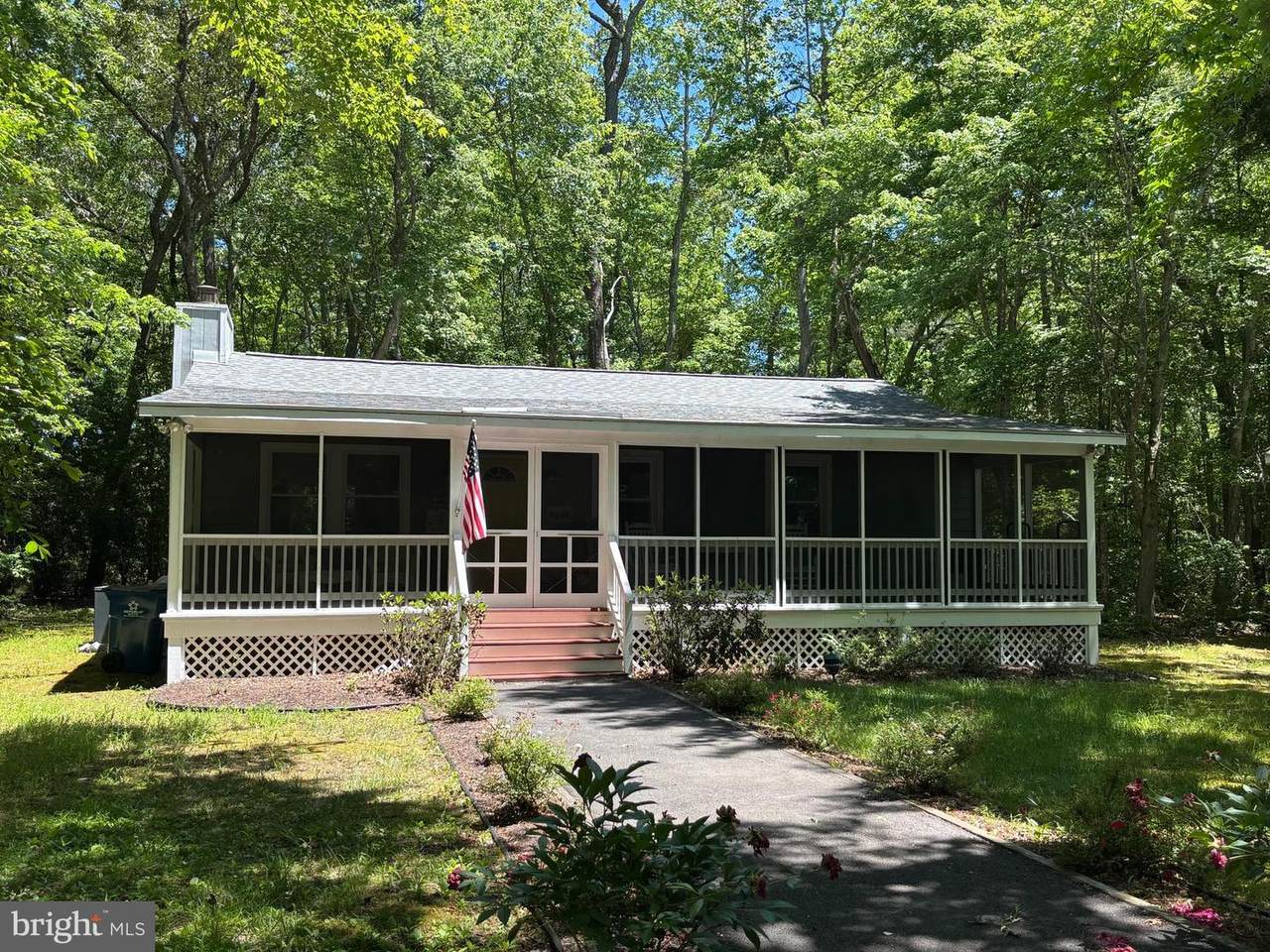 126 Camelot Circle - Photo 1