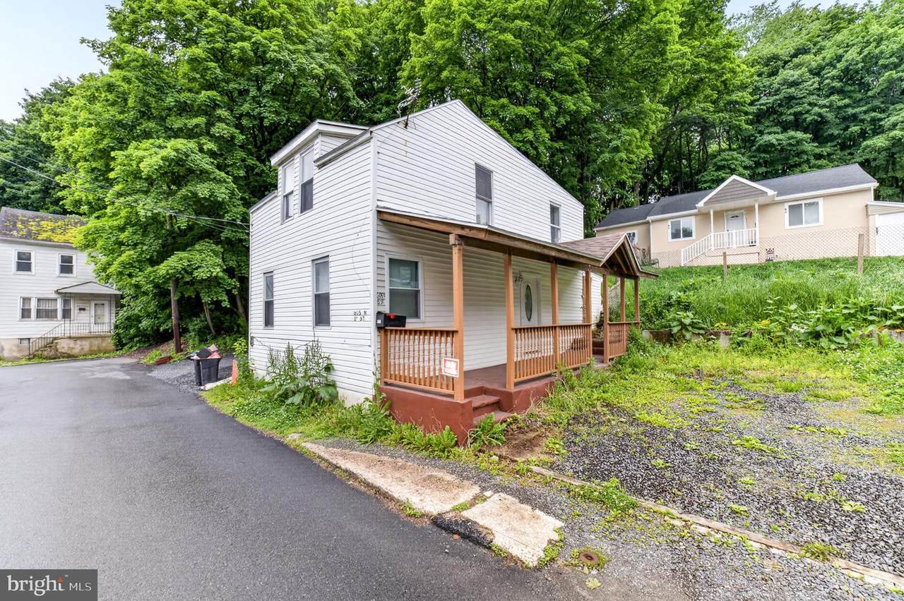 605 8TH Street - Photo 1