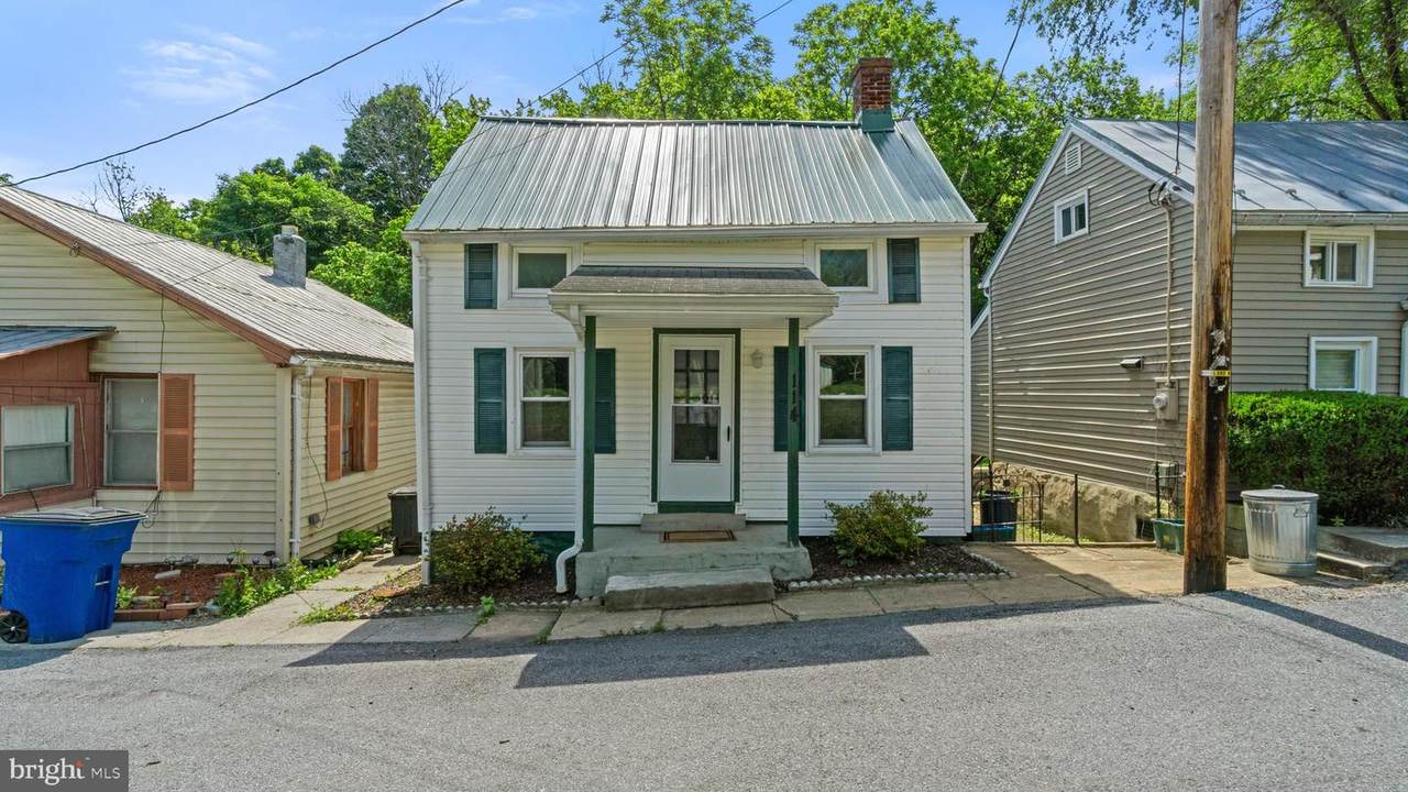 114 College Street - Photo 1