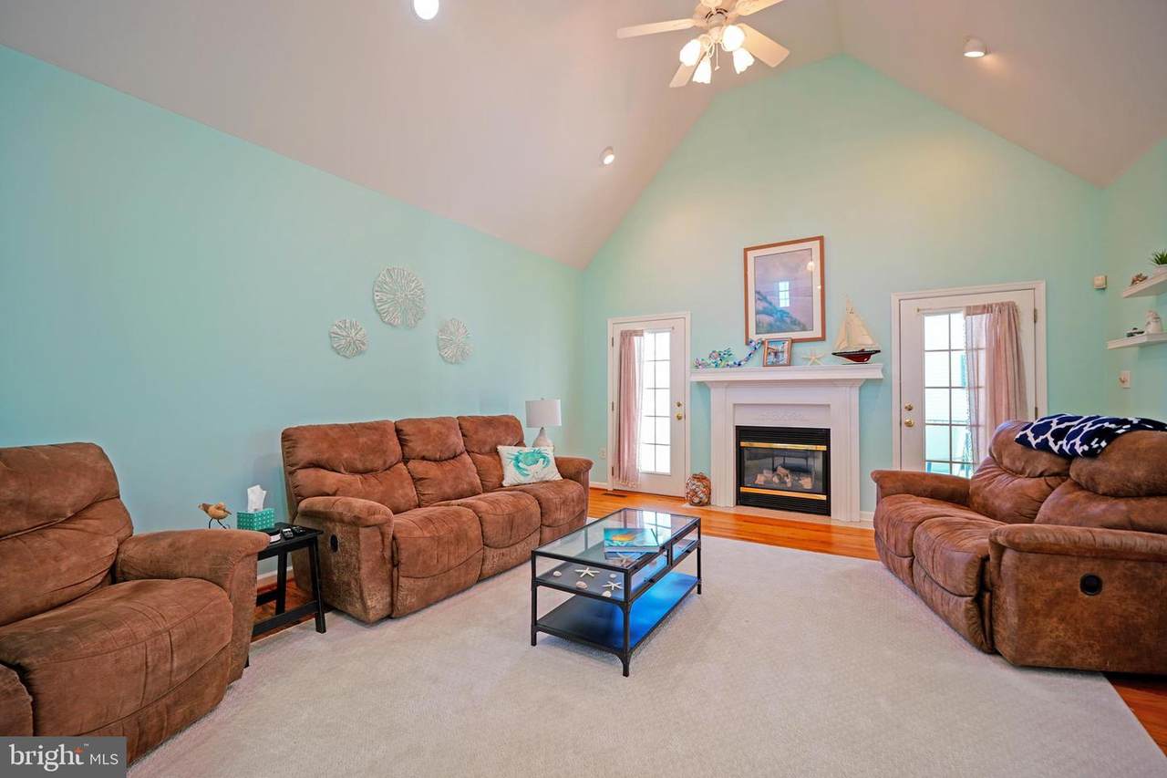 https://bt-photos.global.ssl.fastly.net/brightmls/1280_boomver_1_804985418600-2.jpg