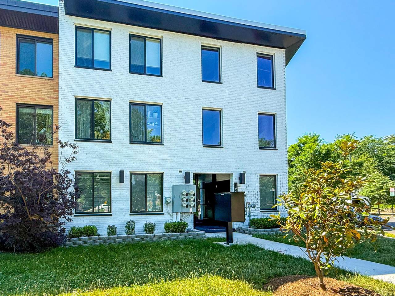 1601 North Carolina Avenue - Photo 1