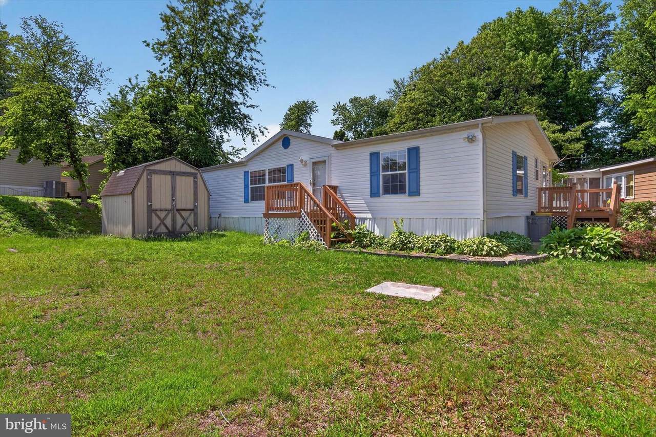 271 Janet Ct - Photo 1
