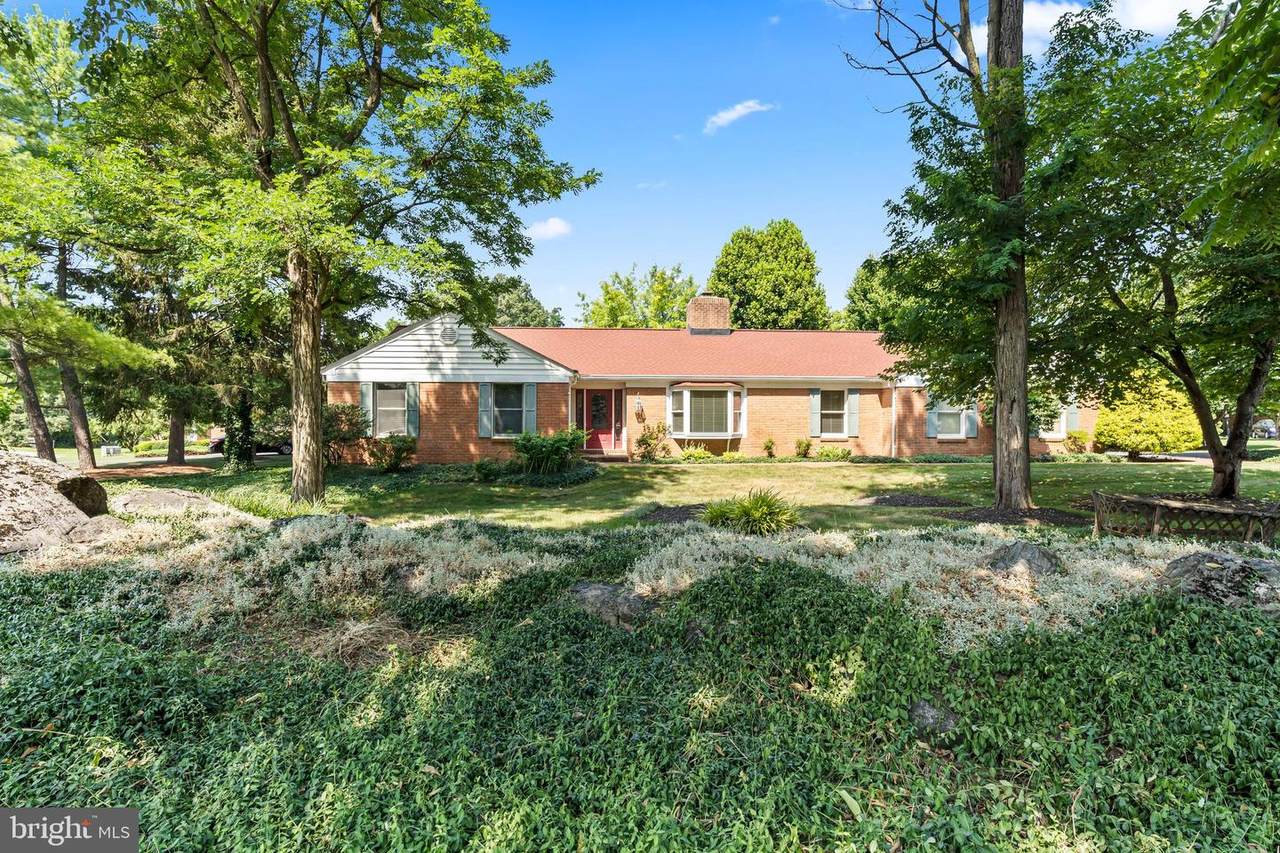 1916 Applewood Circle - Photo 1