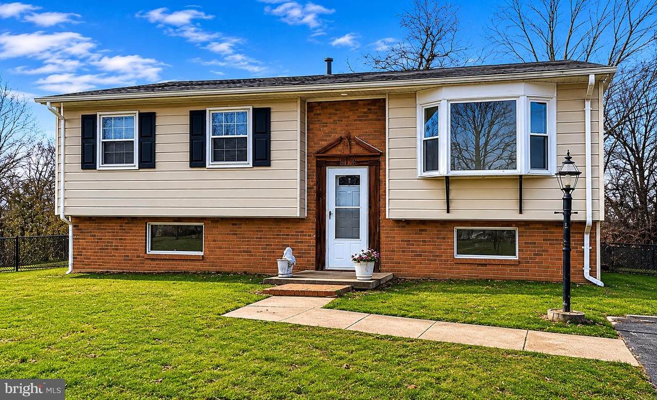 3115 Lakehurst Avenue - Photo 1