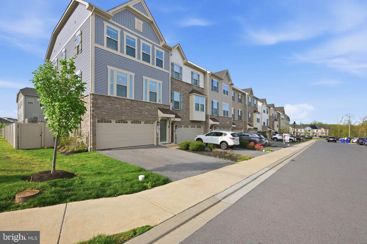 5912 Pecking Stone Street - Photo 1