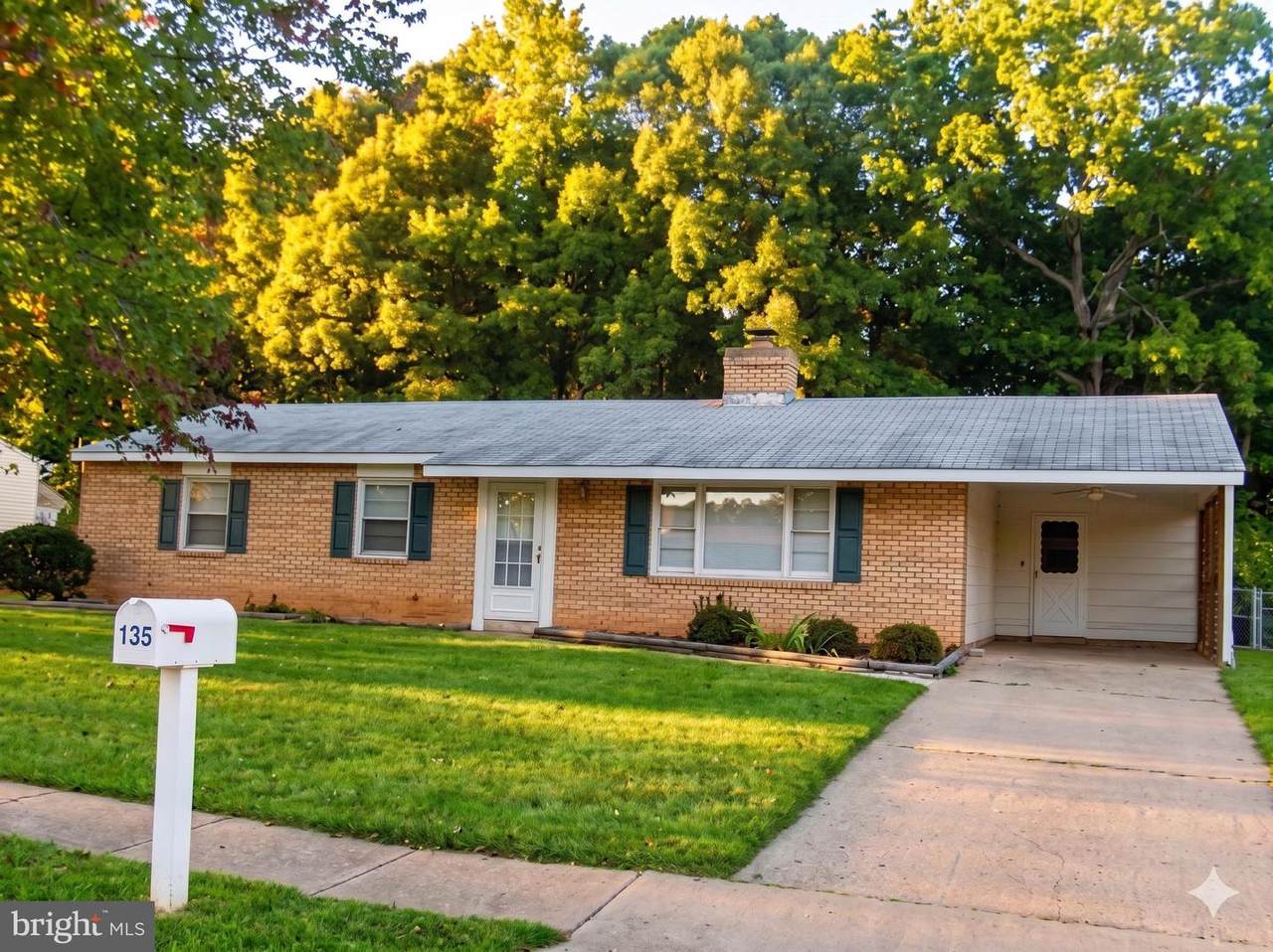 135 Winewood Drive - Photo 1
