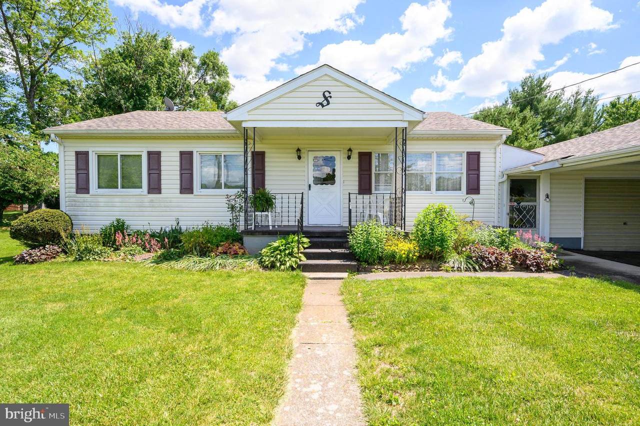 607 East Hunter Street - Photo 1
