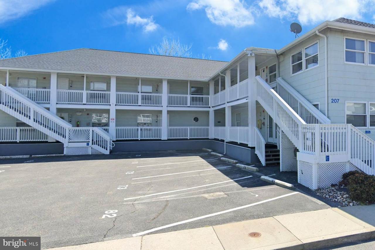 207 8TH Street - Photo 1
