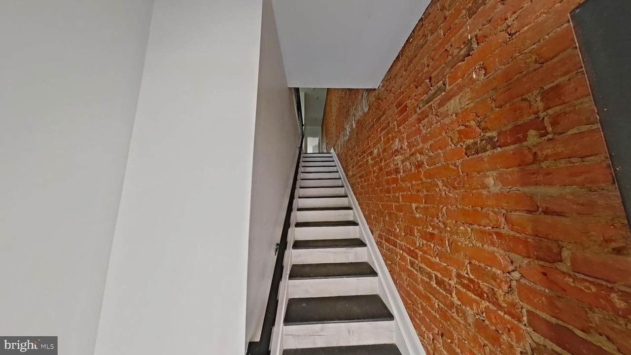 https://bt-photos.global.ssl.fastly.net/brightmls/1280_boomver_1_804999288142-2.jpg