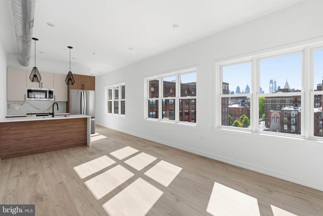 208 Vine - Photo 1
