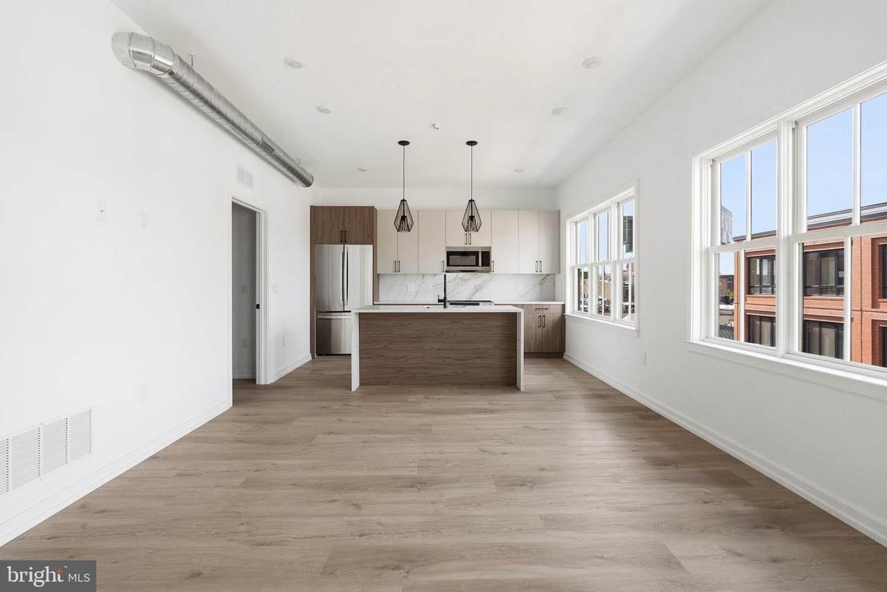 208 Vine - Photo 1