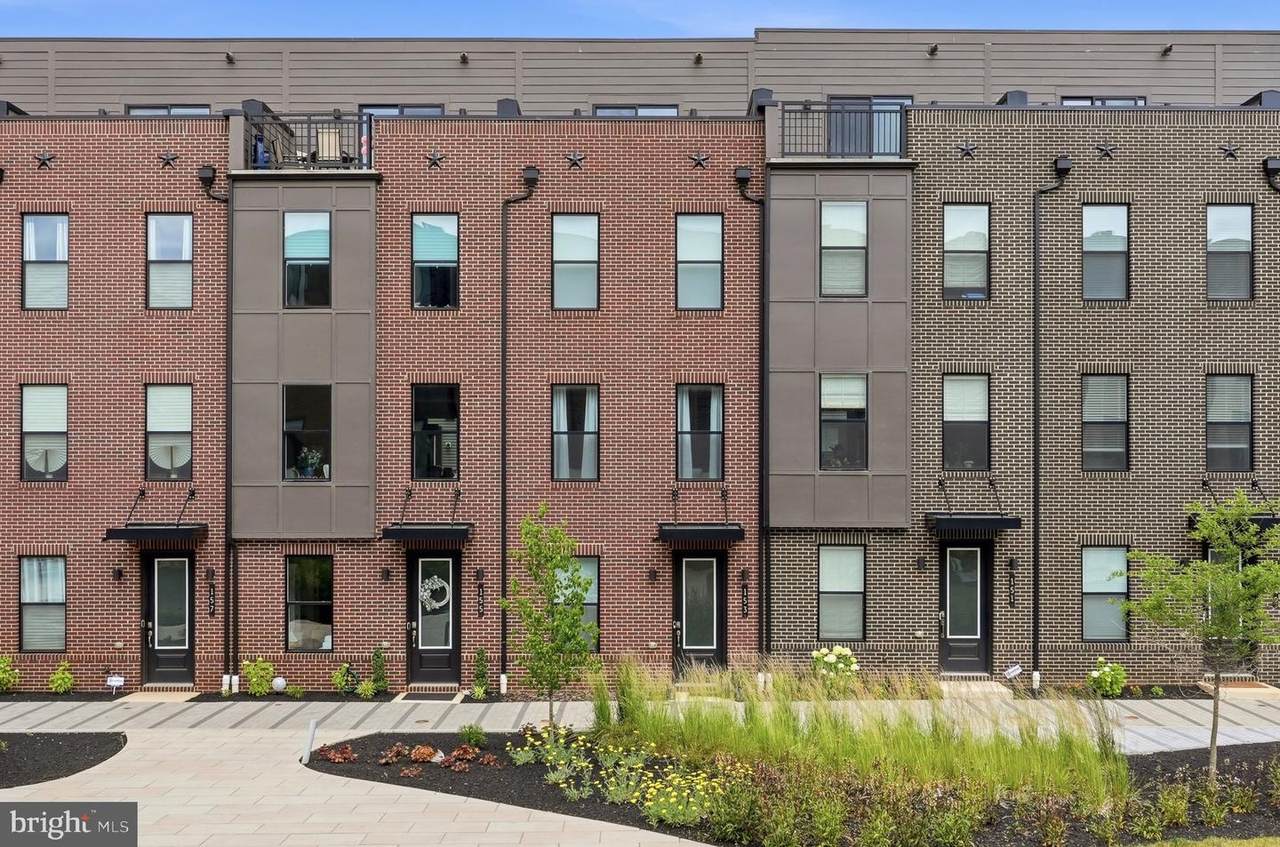 153 Locke St - Photo 1