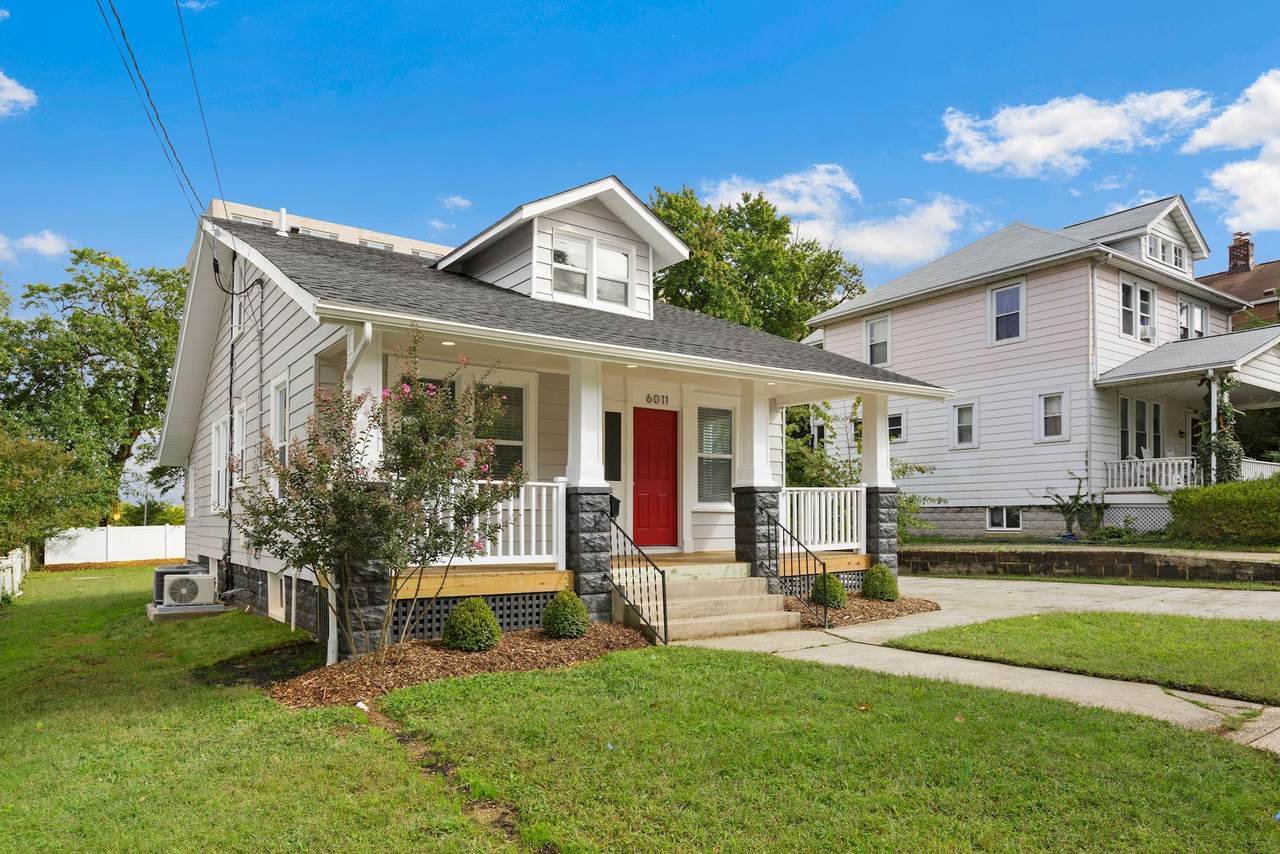6011 44TH Avenue - Photo 1