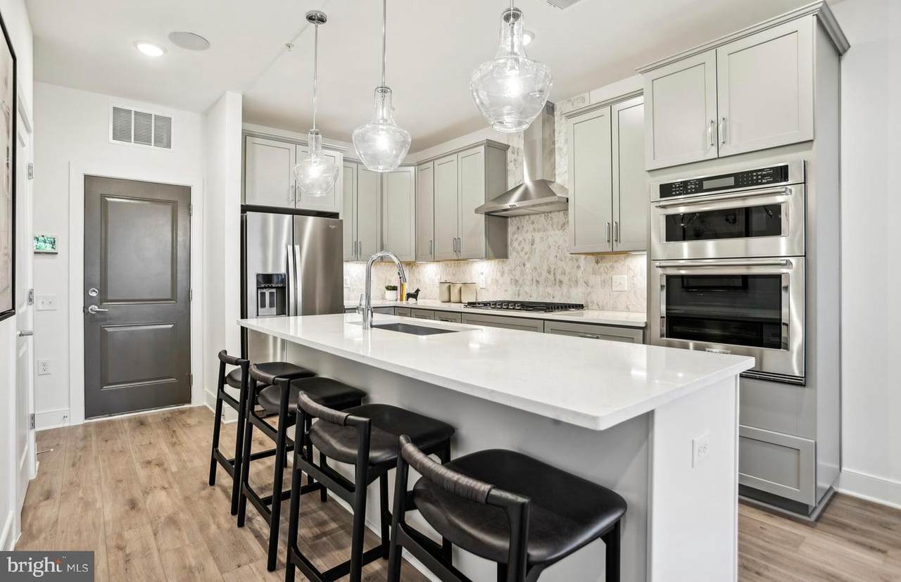 https://bt-photos.global.ssl.fastly.net/brightmls/1280_boomver_1_805001074680-2.jpg