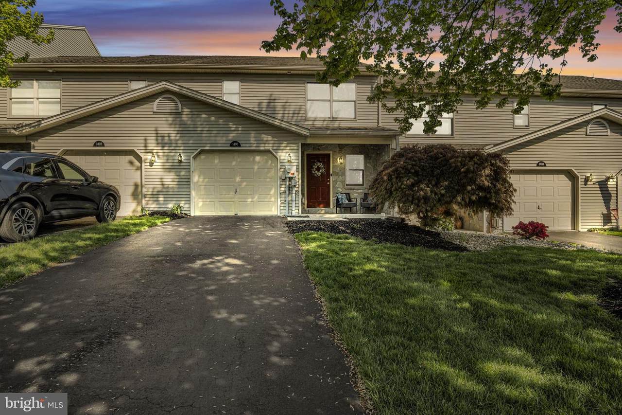 1490 Maplewood Drive - Photo 1