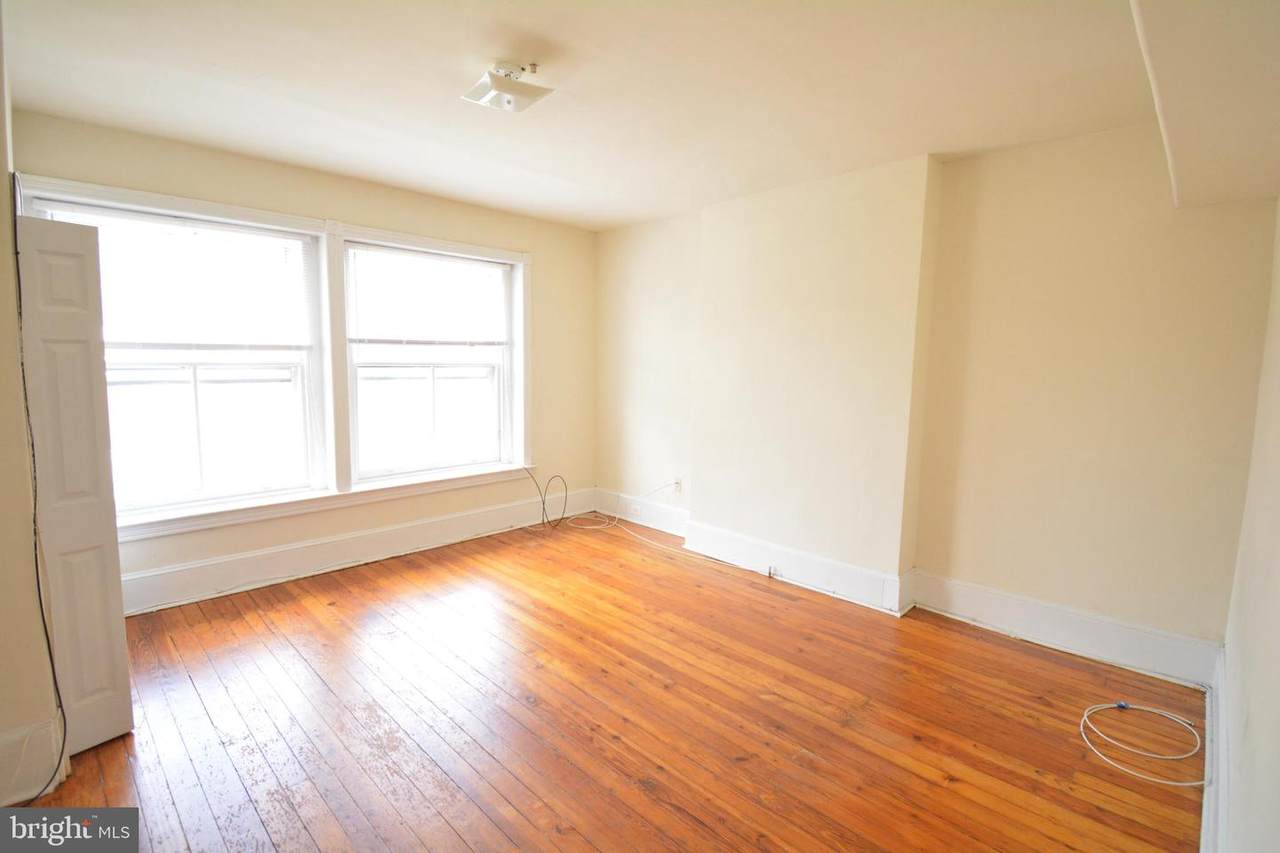 444 Queen Lane - Photo 1