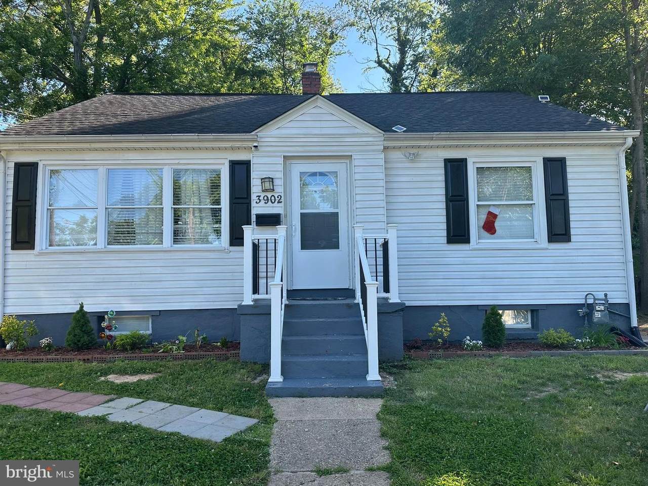 3902 72ND Avenue - Photo 1