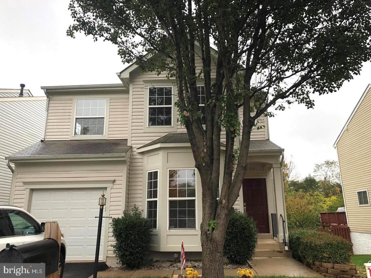 6821 Hollow Glen Court - Photo 1