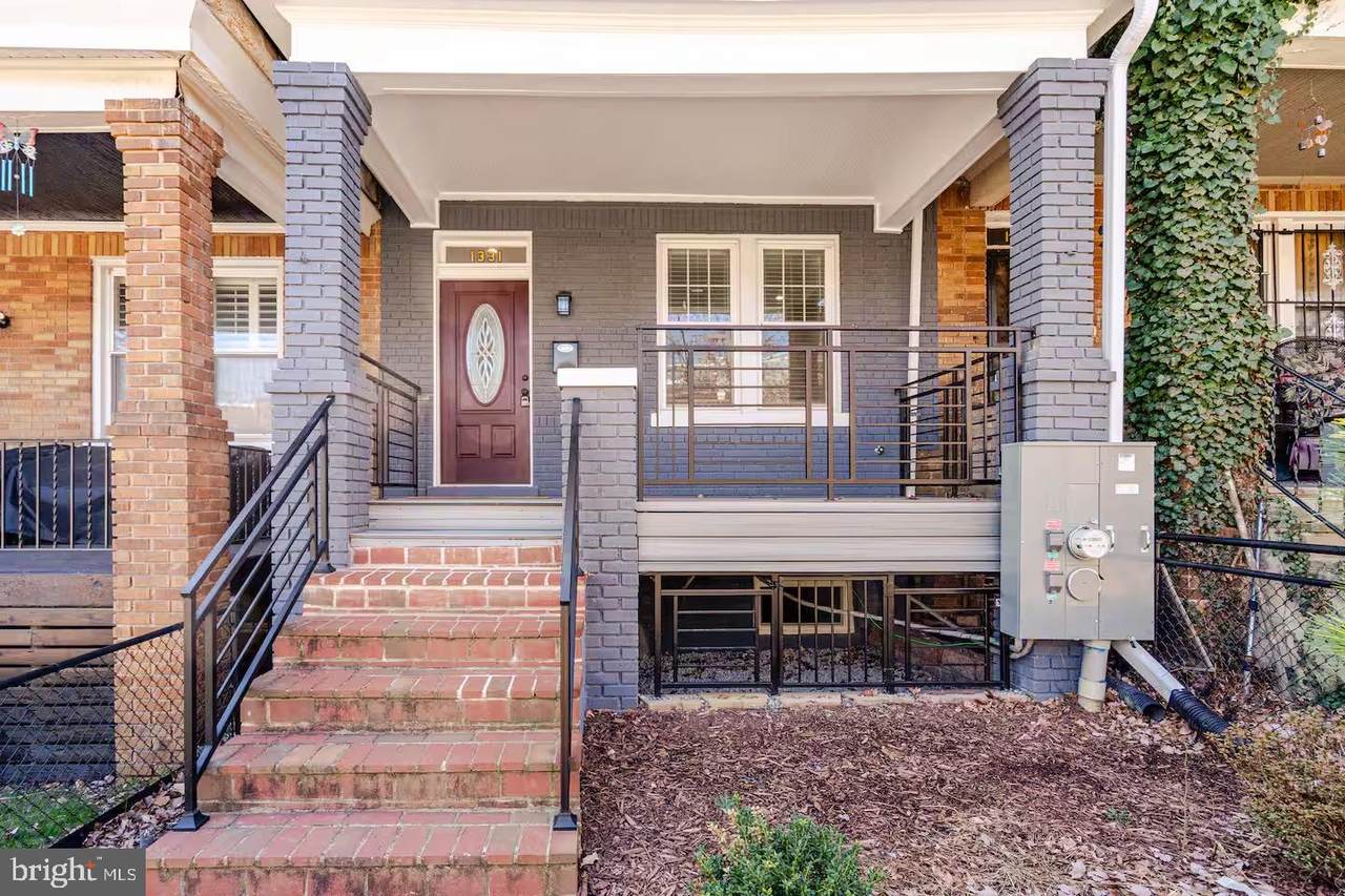 1331 Queen Street - Photo 1