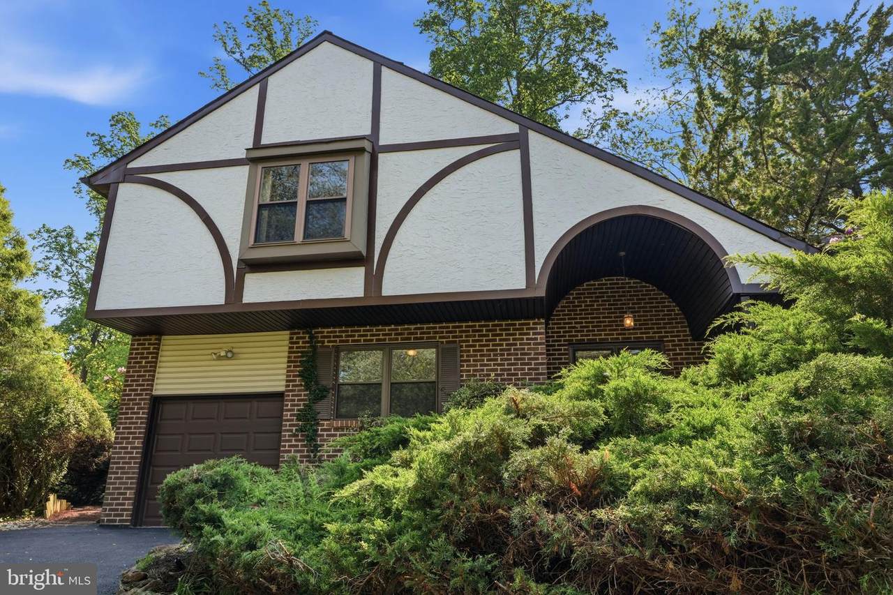718 Bridgeview Road - Photo 1