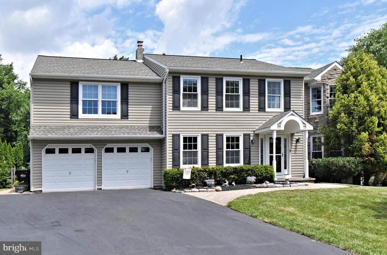 103 Chaucer Court - Photo 1