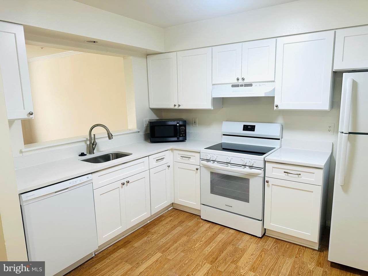 https://bt-photos.global.ssl.fastly.net/brightmls/1280_boomver_1_805010597200-2.jpg