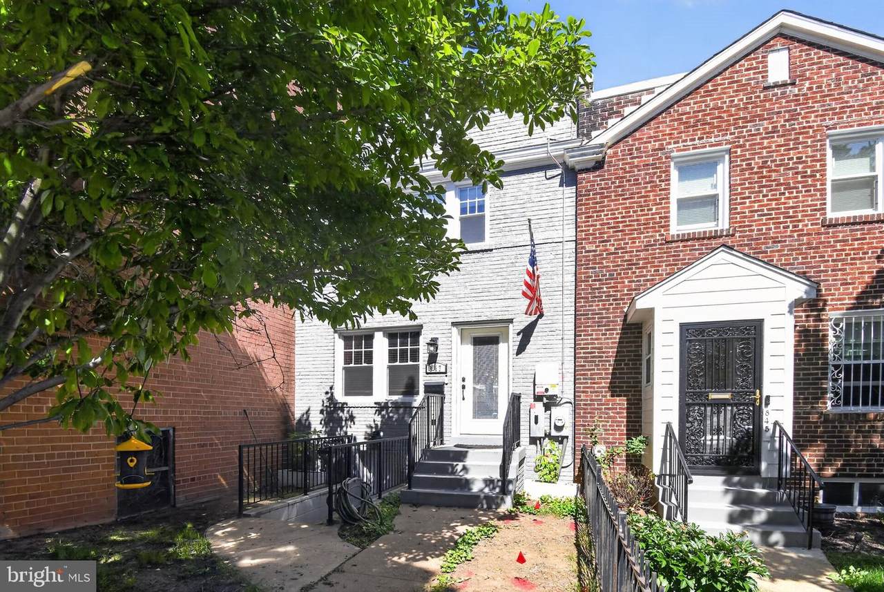 847 20TH Street - Photo 1