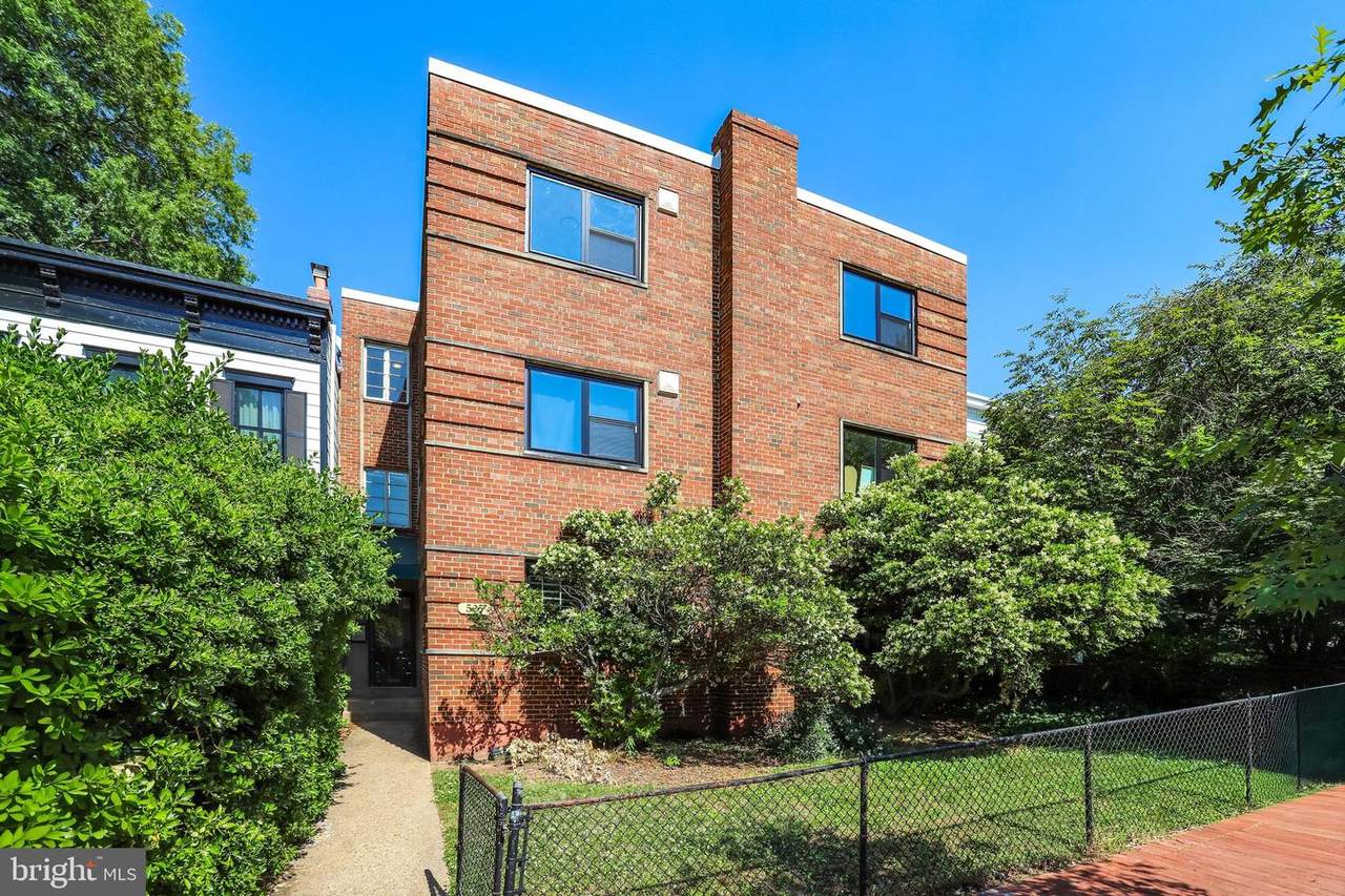 525 7TH Street - Photo 1