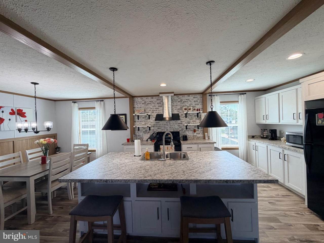 320 Valentine Drive - Photo 1