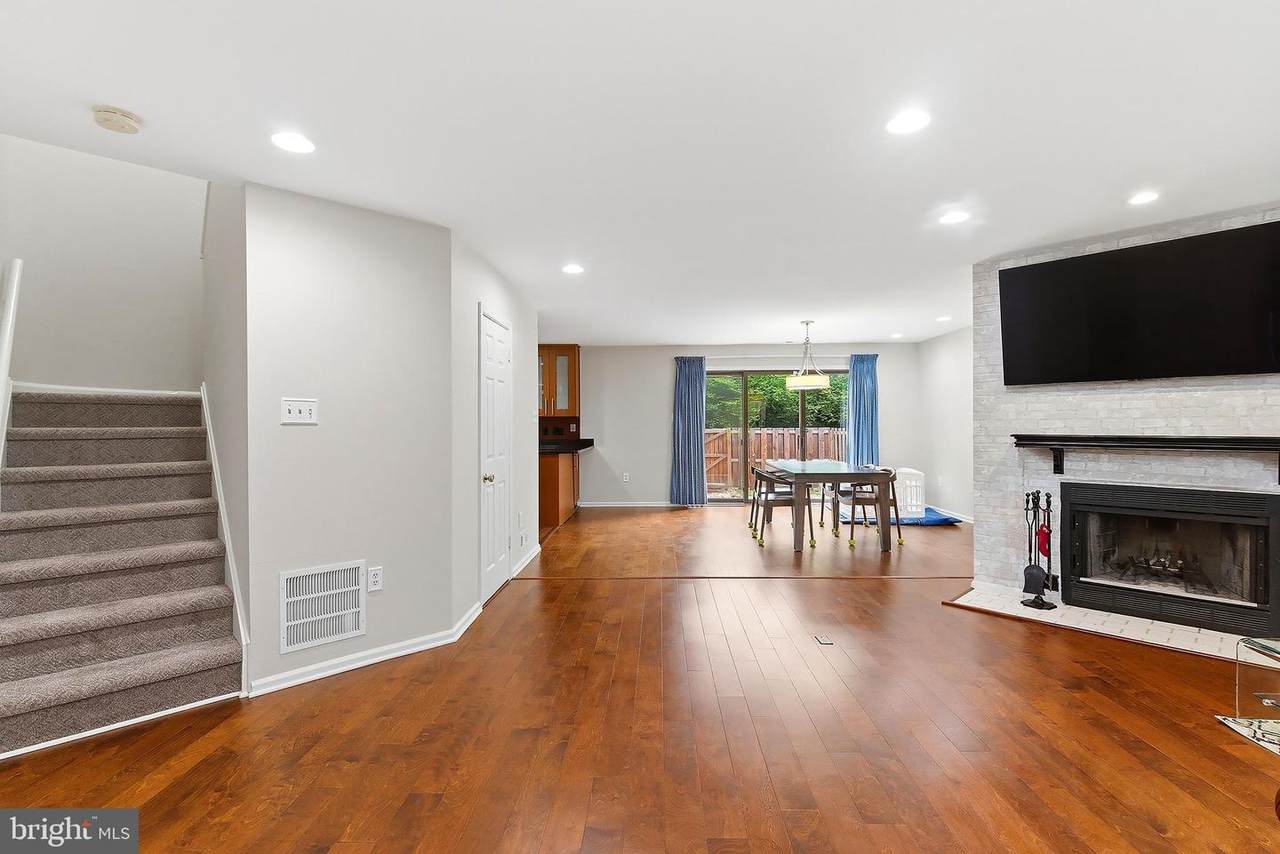 https://bt-photos.global.ssl.fastly.net/brightmls/1280_boomver_1_805016310800-2.jpg