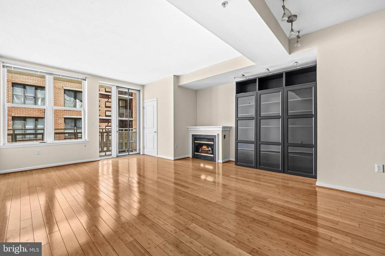 715 6TH Street - Photo 1