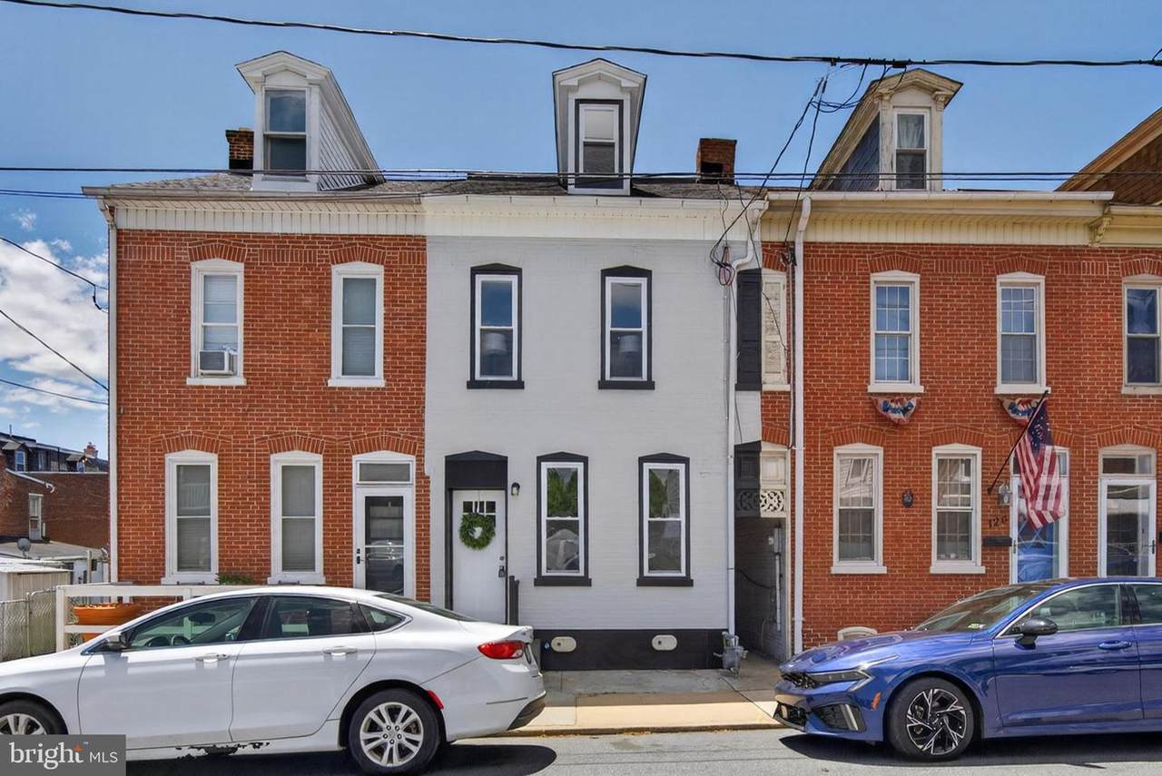 118 8TH Street - Photo 1