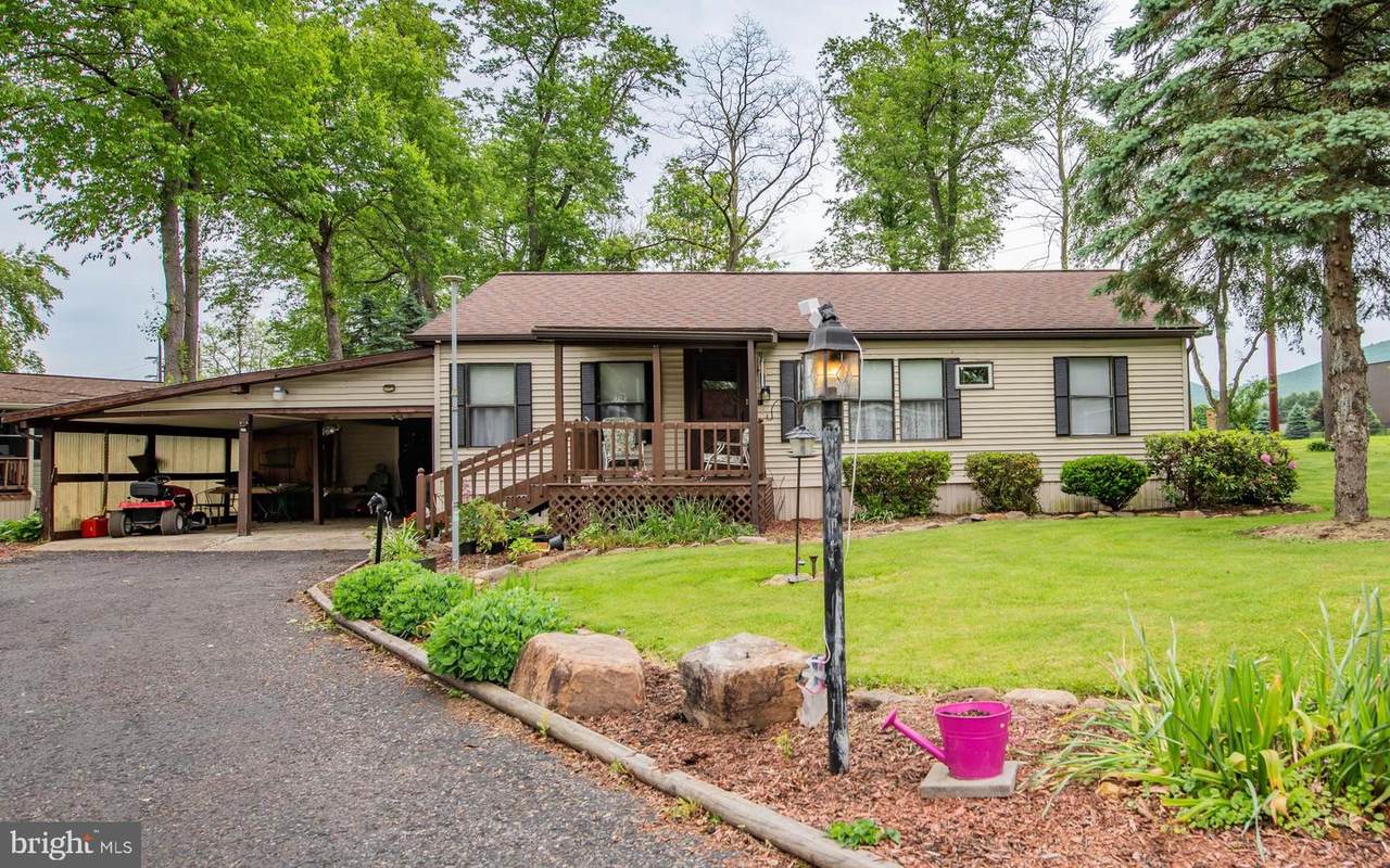 887 Laurel Circle - Photo 1