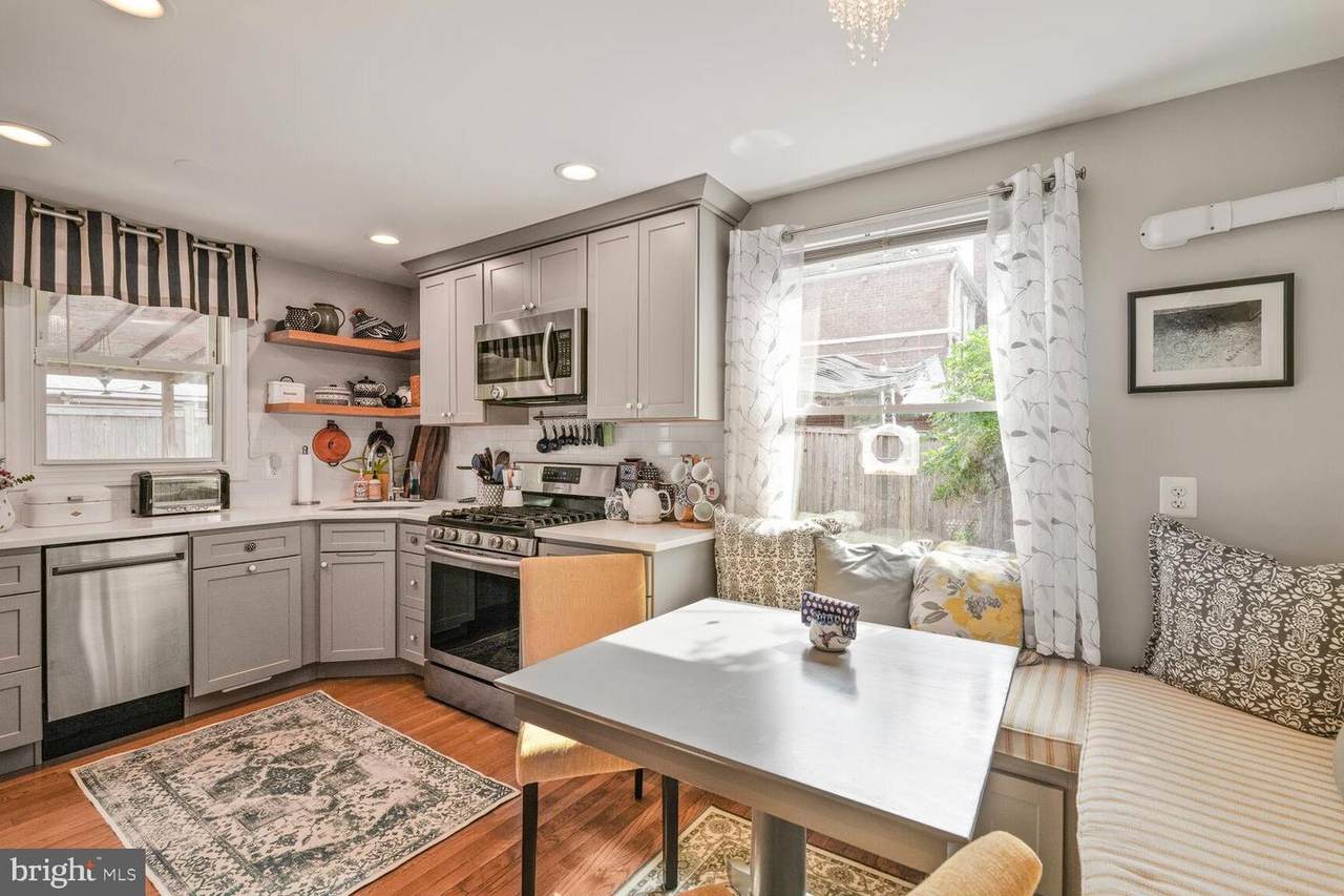2422 Oakland Street - Photo 1