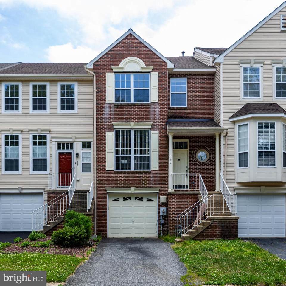 872 Waterford Lane - Photo 1