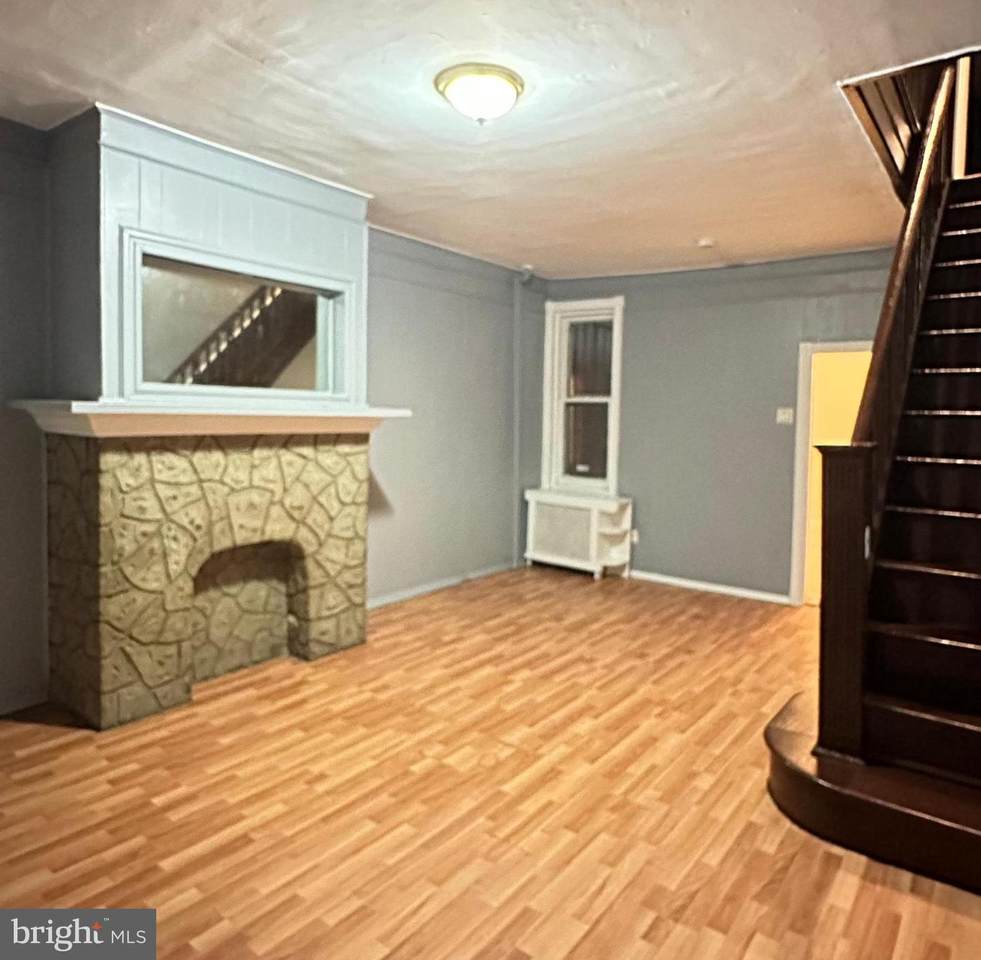 920 Schiller Street - Photo 1