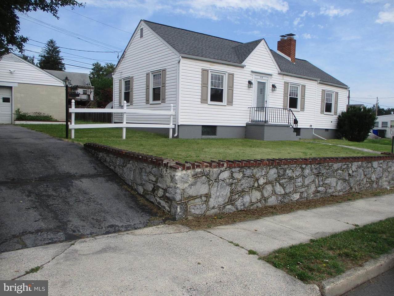 719 Chestnut Street - Photo 1