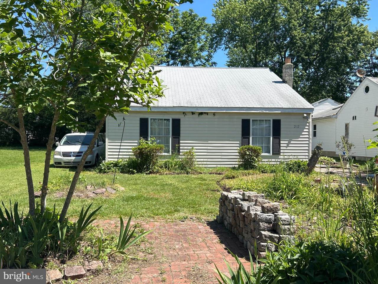 212 Lakeview Avenue - Photo 1