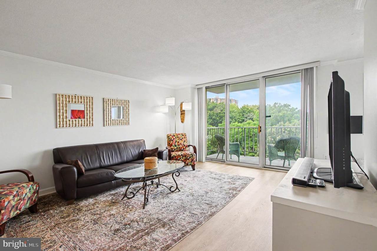 2059 Huntington Avenue - Photo 1