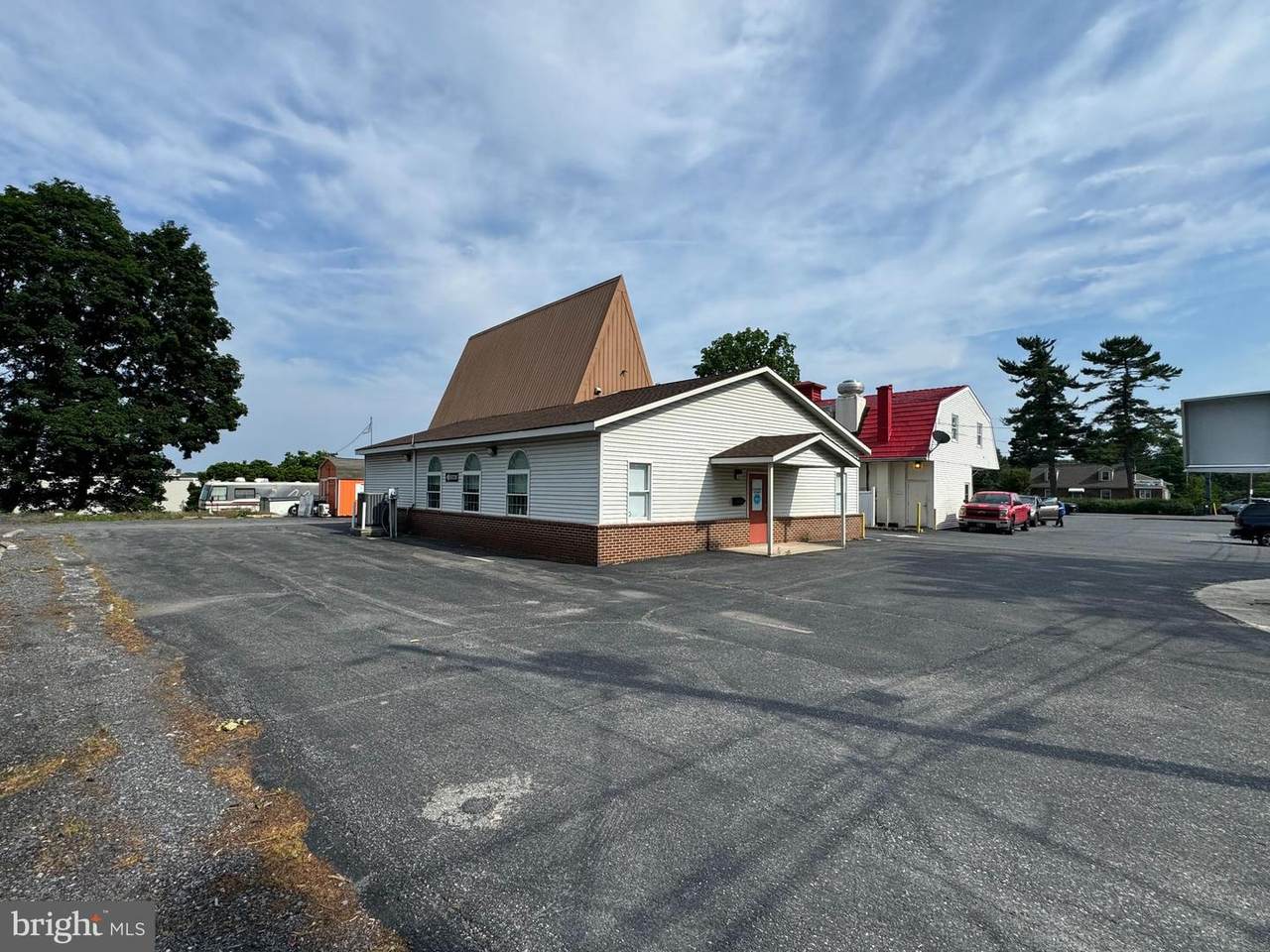 9 Eisenhower Boulevard - Photo 1