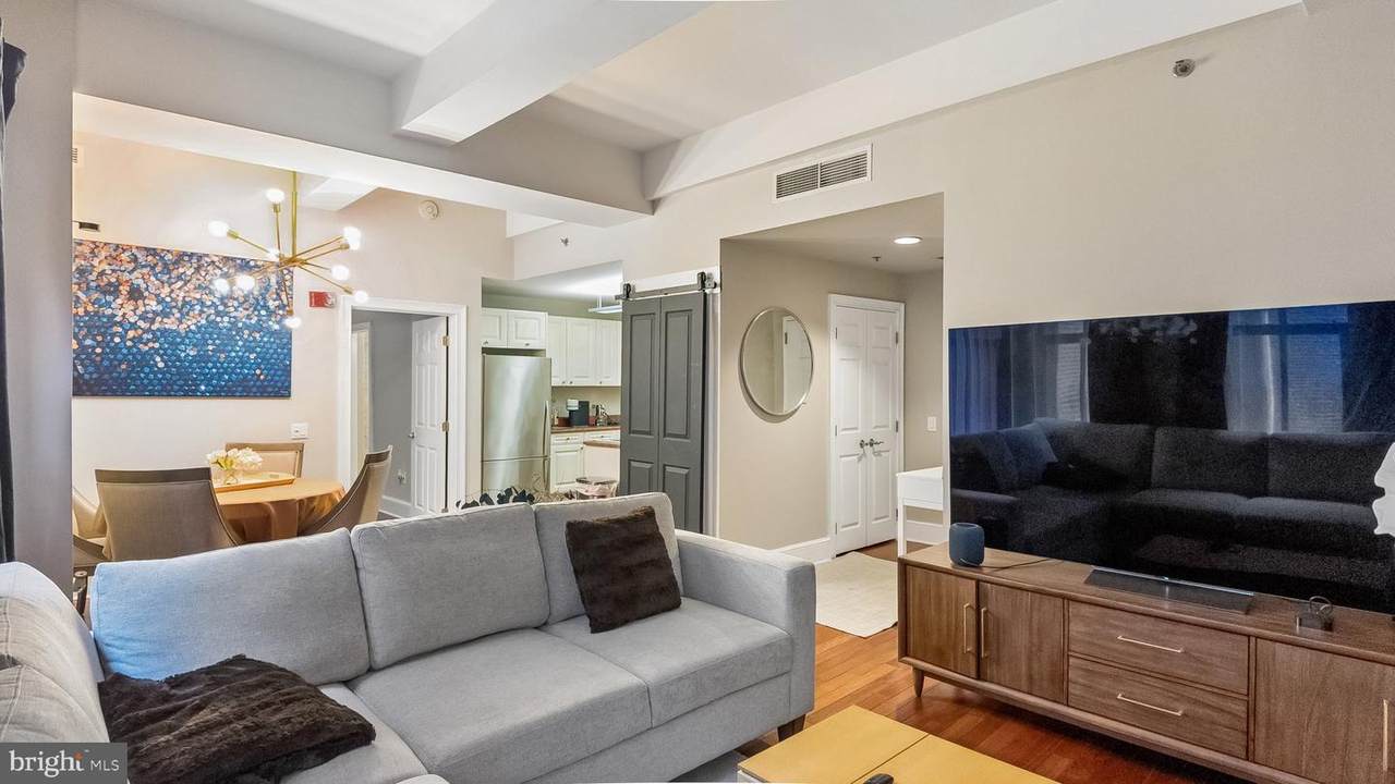 1500 Chestnut Street - Photo 1