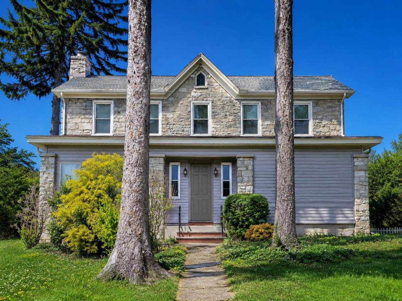 2600 Woodlawn Street - Photo 1