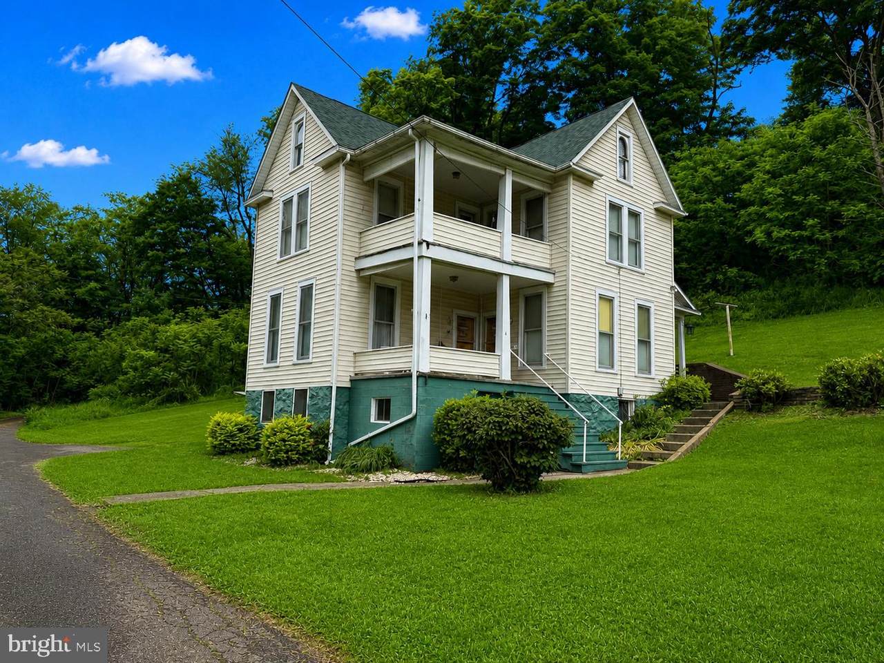 4 Sunnyside Drive - Photo 1