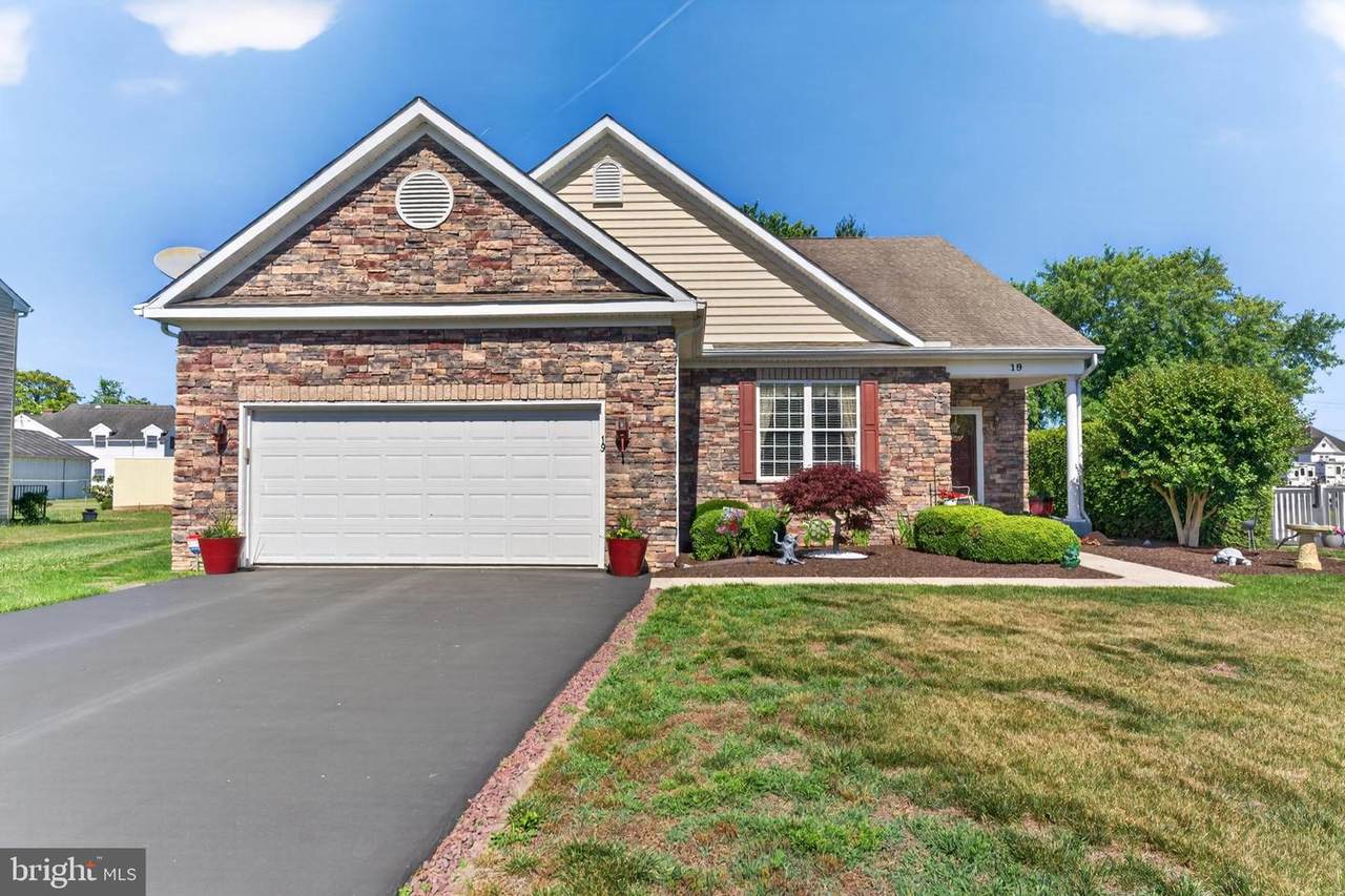 19 Waterford Lane - Photo 1