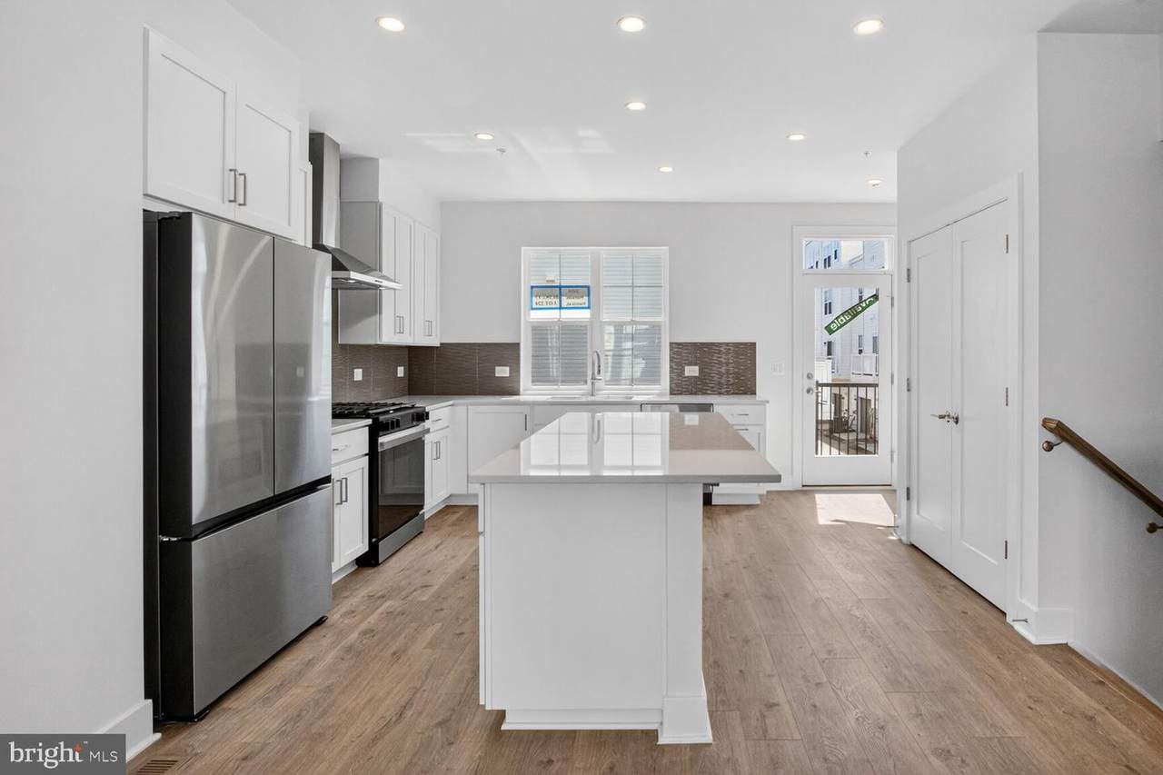 https://bt-photos.global.ssl.fastly.net/brightmls/1280_boomver_1_805034973054-2.jpg