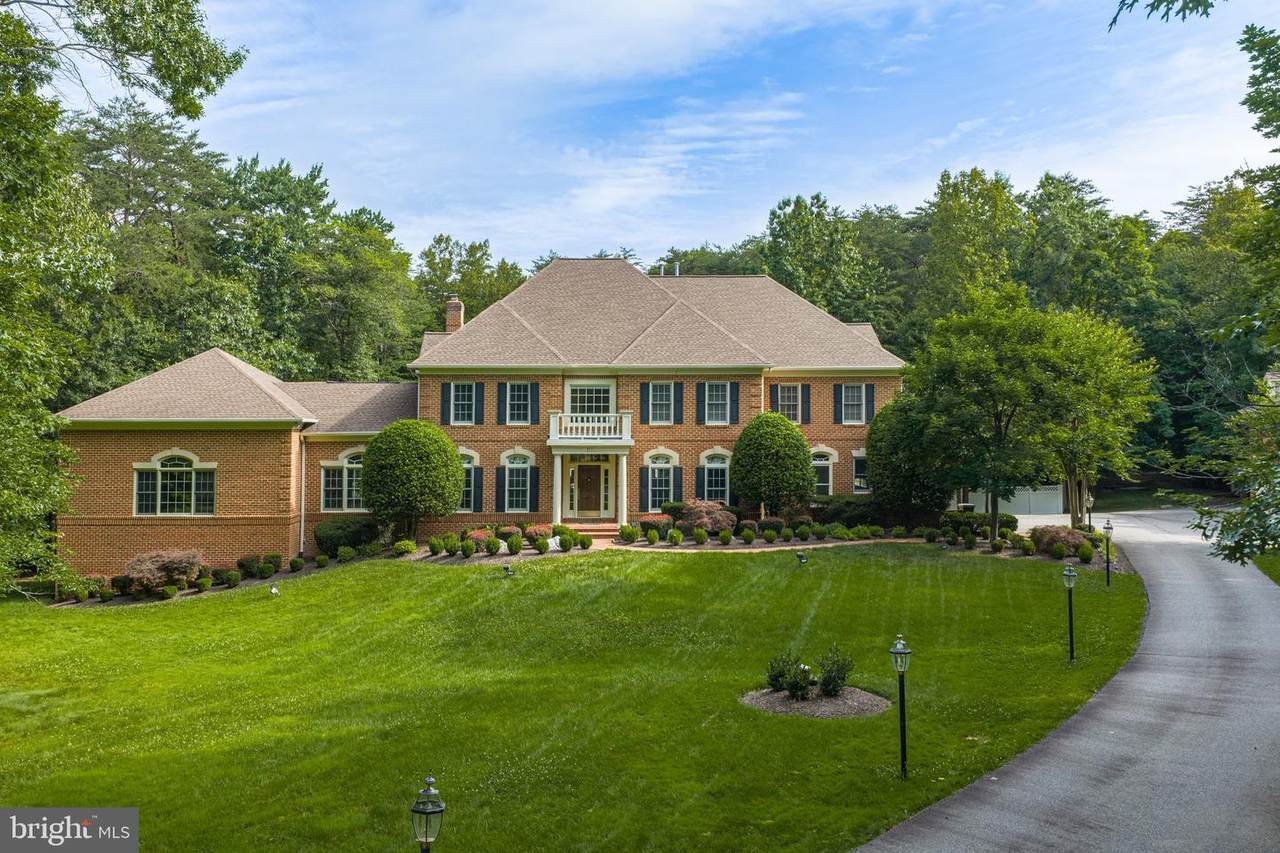 8261 Roseland Drive - Photo 1